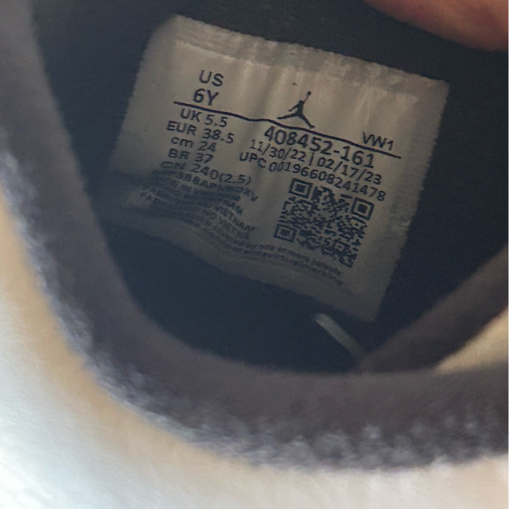 NIKE AIR JORDAN FOURS (IV) RETRO 6YOUTH; Fire Red / White - Picture 13 of 13